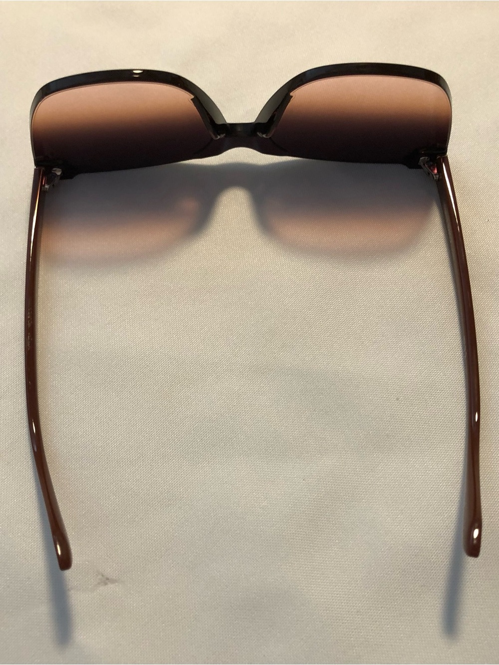 Like New Quay Oversized Cat-Eye Sunglasses With Case - Picture 6 of 9
